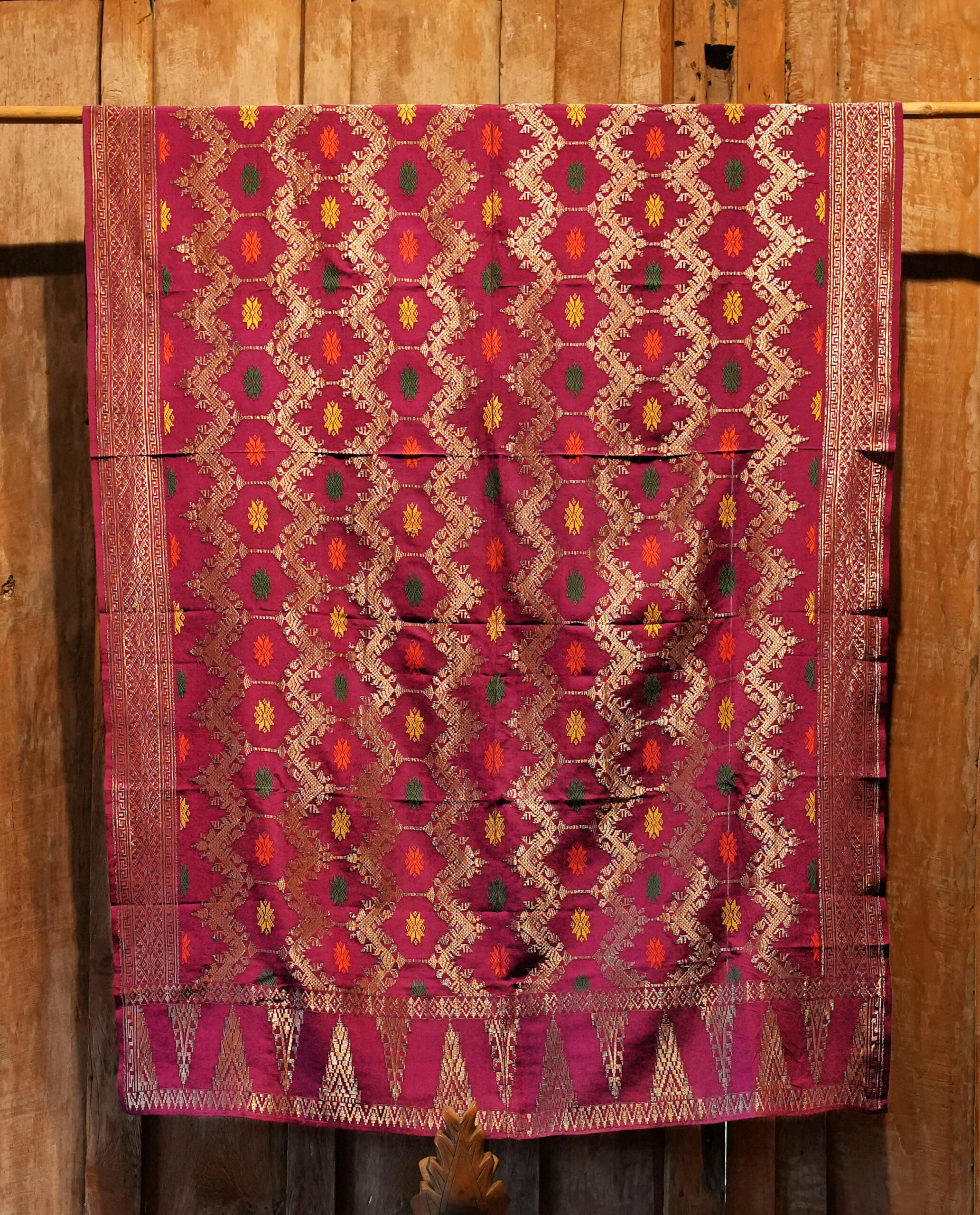 Kamen Songket Sutra Motif Bunga Antik Bali